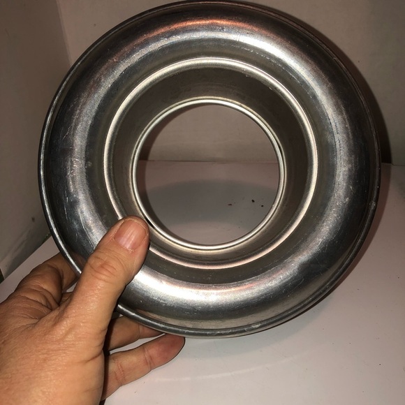 Classic vintage aluminum ring mold. Jello mold, ice mold, use your imagination - Picture 5 of 5
